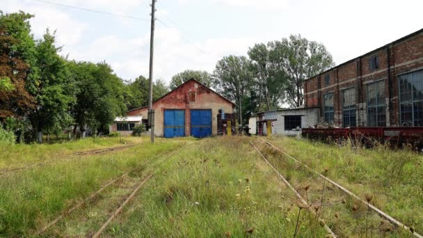 Oude Spoorwegdepot Verlaten Trein Depot Fabriek Smalspoor Spoorweg — Stockvideo