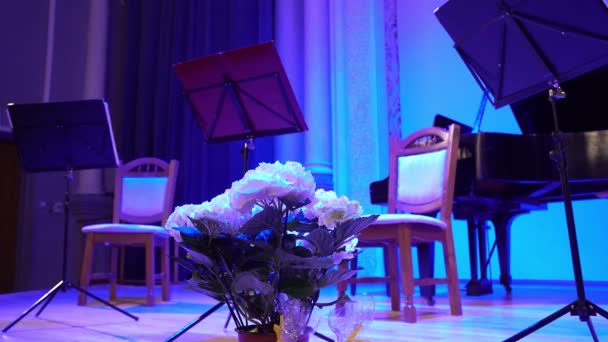 Escena Antes Concierto Música Clásica Pianos Puesto Música Escena Luz — Vídeo de stock