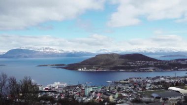 Lofoten Adaları küçük Town, Norveç'te küçük bir köyün havadan görünümü, İskandinav şehri, Norveç, Norveç popüler turistik yer