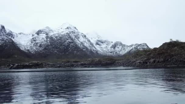 ヨットからロフトテン島の風景 ロフトテン島の景色 ロフトテン島の風景 ノルウェー沿岸の家 — ストック動画