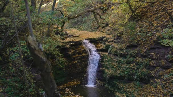 Luchtfoto Van Herfst Waterval Waterval Herfst Gebladerte Waterval Herfst Kleuren — Stockvideo