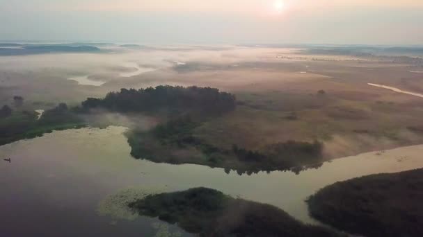 Воздушный Вид Болото Рассвете Утренний Туман Над Озером Утренний Туман — стоковое видео
