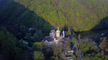Miskolc Lillafured Kalesi havadan görünümü, Hava video Miskolc yakınlarındaki Lillafred kalesi gösterir, Macaristan