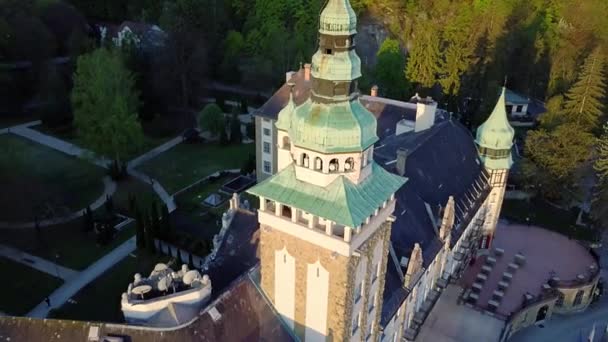 米斯科茨利拉福德城堡的鸟瞰图 空中视频显示利拉弗雷德城堡附近的米斯科尔茨 匈牙利 — 图库视频影像