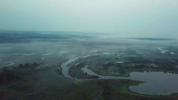 Vista Aérea Niebla Antes Del Amanecer Sobre Los Lagos Niebla — Vídeos de Stock