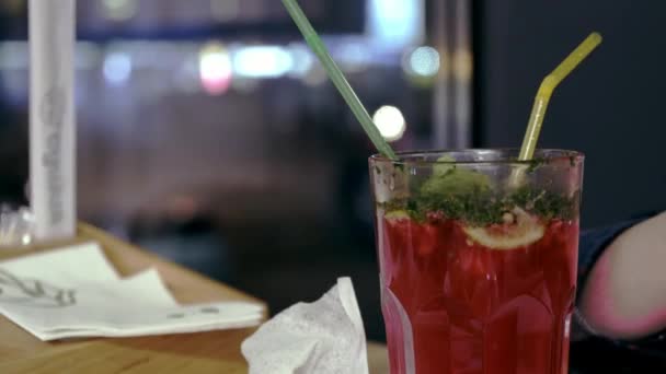 Framboise Mojito Gros Plan Gros Plan Sur Les Cocktails Mojito — Video