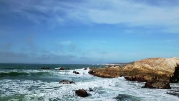 Luchtfoto Van Rotsachtige Kust Van Stille Oceaan Ocean Coast Montana — Stockvideo