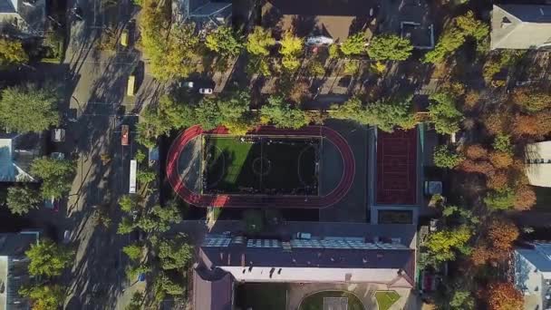 Vue Aérienne Des Enfants Sur Stade École Dans Ville Vue — Video