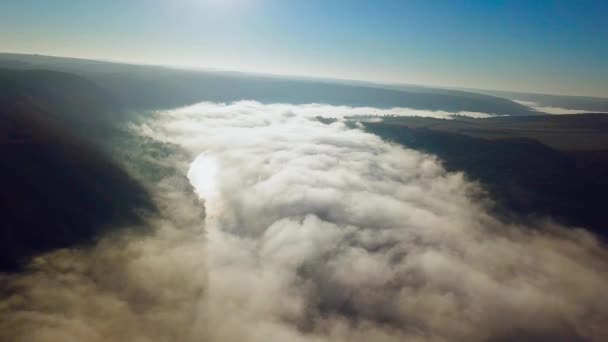Pandangan Udara Dari Kabut Atas Sungai Saat Matahari Terbit Kabut — Stok Video