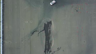 Autodrome polis arabaların havadan görünümü, yol işaretler sürüş sınavı ile asfalt Autodrome, Autodrome polis çevirmek topl görünümü