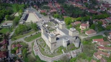 Miskolc kale Diosgyor hava görünümü, hava video Diosgyornear kaleyi gösterir Miskolc, Macaristan