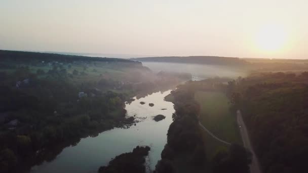 Rivier Bij Zonsopgang Zonsopgang Boven Rivier Mist Ochtendmist Bij Zonsopgang — Stockvideo