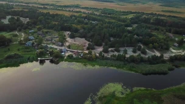 Luchtfoto Van Het Dorp Aan Het Meer Ochtend Mist Luchtfoto — Stockvideo