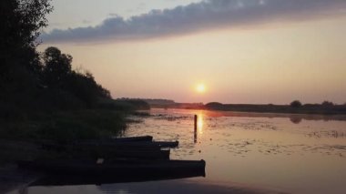 sabah sis balıkçıları ile tekne silueti, gün doğumu teknede Balıkçı, sabah balıkçılık