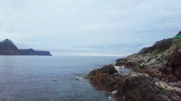 Vuelo Largo Costa Pedregosa Con Redes Lofoten Vista Aérea Costa — Vídeos de Stock