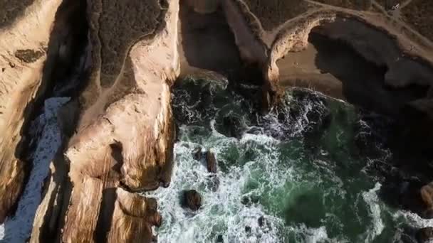 vue aérienne de la côte rocheuse de l'océan Pacifique, côte de l'océan dans le Montana de oro, vue aérienne du Montana de Oro State Park, Californie, côte des falaises au Montana de Oro State Park, Californie 