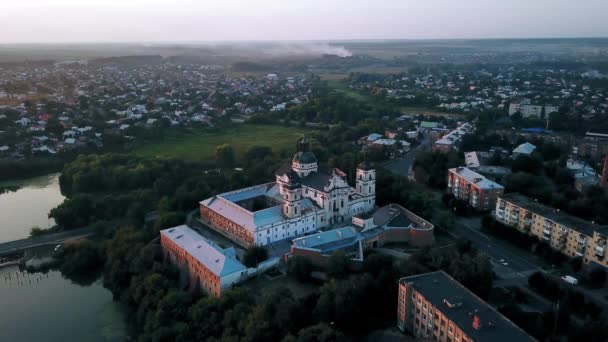 Flygfoto Över Klostret Barfota Carmelites Vid Solnedgången Medeltida Katolska Fornborgen — Stockvideo