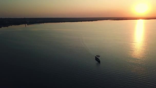 Luchtfoto Van Het Oude Zeilschip Bij Zonsondergang Luchtfoto Van Het — Stockvideo