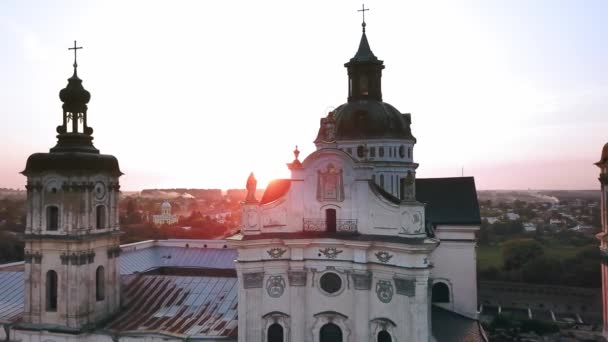 Luftaufnahme Des Klosters Der Barfüßigen Karmeliten Bei Sonnenuntergang Mittelalterliche Katholische — Stockvideo