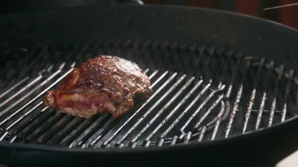 Freír Carne Una Sartén Carne Sartén Cerca Freír Carne Cámara — Vídeos de Stock
