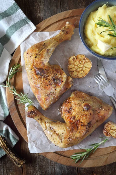 Brathähnchen Mit Knoblauch Und Kartoffelbrei Ansicht Von Oben — Stockfoto