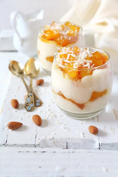 Two Glass Homemade Rice Coconut Milk Cream Pudding Caramelized Pineapple — Stock Photo, Image