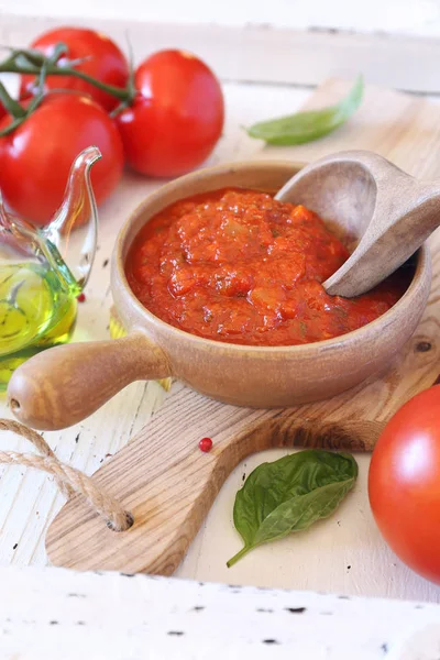 Mediterrane Gerechten Provençaalse Saus Van Rijpe Tomaten Olijfolie Basilicum Ingrediënten — Stockfoto