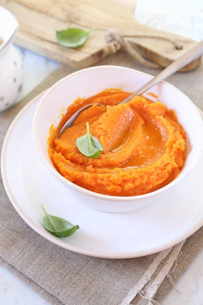 Carrot puree in light ceramic dish — Stock Photo, Image