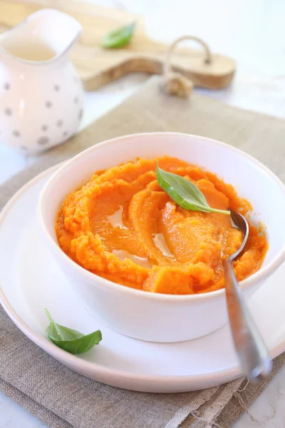 Carrot puree in light ceramic dish — Stock Photo, Image