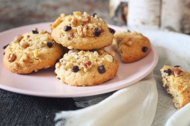 Ev yapımı fındık ve çikolata kurabiyeleri 