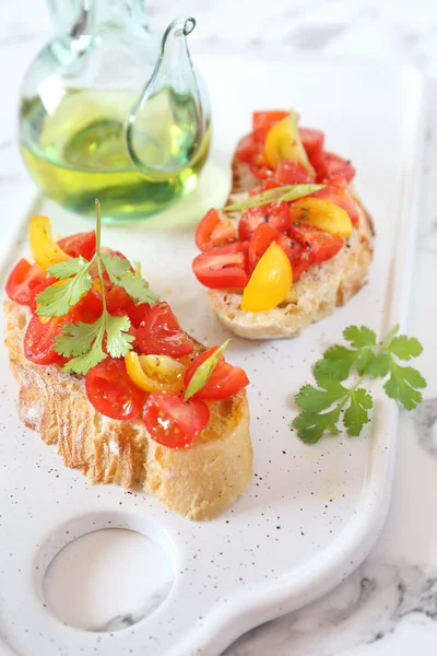 Italian appetizer. Bruschetta with tomatoes and olive oil — Stock Photo, Image