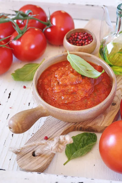 Cuisine Méditerranéenne Sauce Tomate Aux Tomates Mûres Huile Olive Basilic — Photo