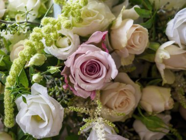 Güllerden yapılmış düğün buketi