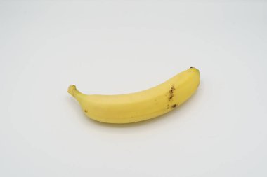 Kopya alanı için beyaz bir çevrede muz