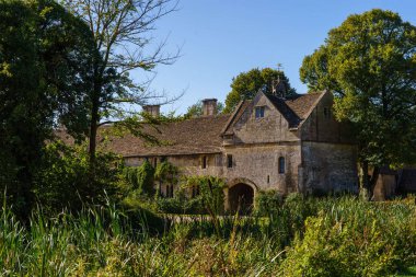 Büyük Chalfield Malikanesi İngiliz kırsalında bir Tudor malikanesi