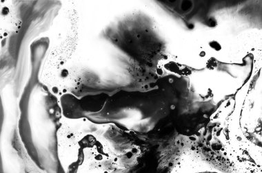 Soyut mürekkep arka plan. Su sıvı boya hareketli. Kaotik hareket beyaz soyut şekillerde. Sanatsal yaratıcı el yapımı illüstrasyon. Minimalist tarzı.