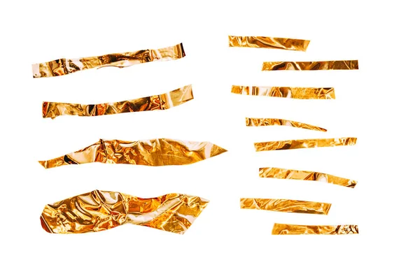 Metallic Sticky tape shapes snijdt geïsoleerd op een witte achtergrond. Glanzende flexibele verfrommeld stickers. Set voor collage makers. Gouden glanzende metallic strepen, zelfklevende stukken in verschillende grootte. — Stockfoto
