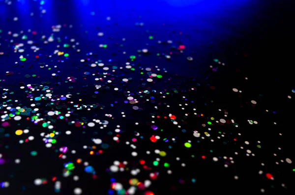 Färgglada ljus suddig glitter bakgrund. Abstrakt upplyst konsistens. Jul, nyår eller födelsedagsfest. Nattfotografering — Stockfoto