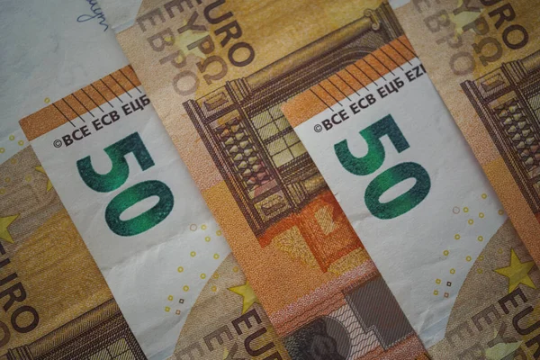Nakit olarak birkaç 50 Euro.