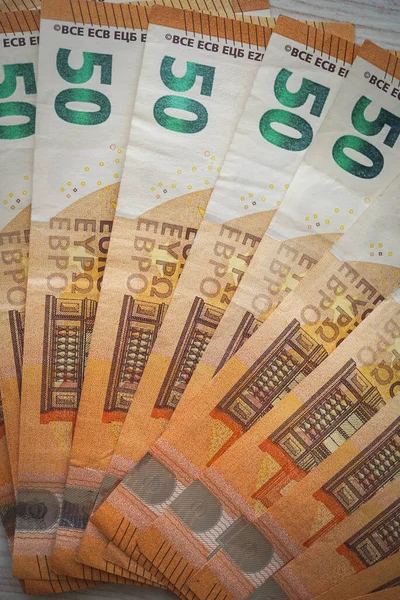 Nakit olarak birkaç 50 Euro.