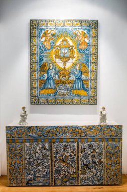 Tipik geleneksel dekorasyon cephe Lizbon. Azulejos geleneksel el yapımı seramik.