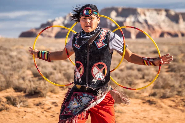 亚利桑那州 2018年1月19日 纳瓦霍战士表演 Raditional 在美国亚利桑那州佩奇附近的舞蹈 — 图库照片