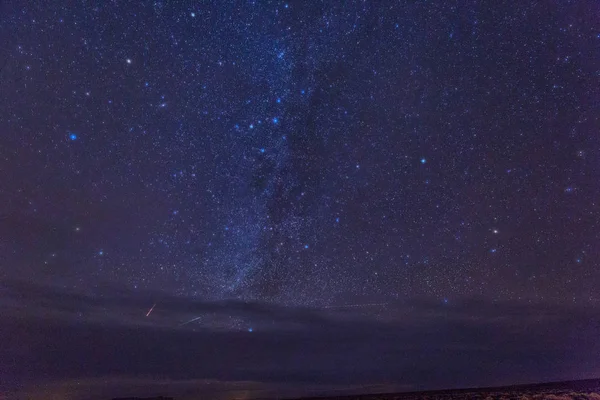 Vía Láctea Estrellas Brillantes Sobre Monument Valley Estados Unidos —  Fotos de Stock