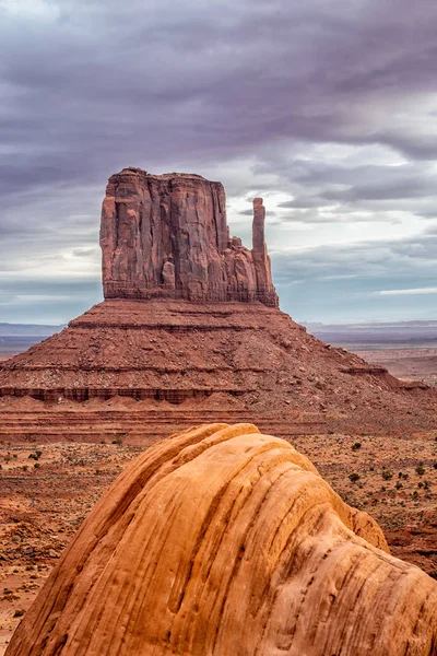 Niesamowity Wschód Słońca Kolory Różowy Złoty Magenta Pobliżu Monument Valley — Zdjęcie stockowe