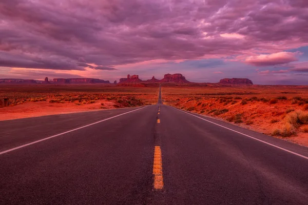 Amazing Sunrise Pink Gold Magenta Colors Monument Valley Arizona Usa — Stock Photo, Image