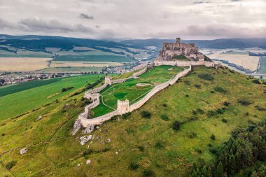 SPI - spissky hrad ulusal kültürel anıt (unesco) - SPI Kalesi - Orta Avrupa'da (Slovakya en büyük Kalesi kale).