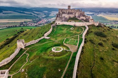 SPI - spissky hrad ulusal kültürel anıt (unesco) - SPI Kalesi - Orta Avrupa'da (Slovakya en büyük Kalesi kale).