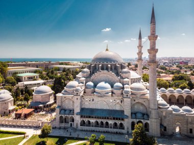 Süleyman Camii, İstanbul 'da Osmanlı İmparatorluğu' na bağlı bir camidir. Şehirdeki en büyük camidir..