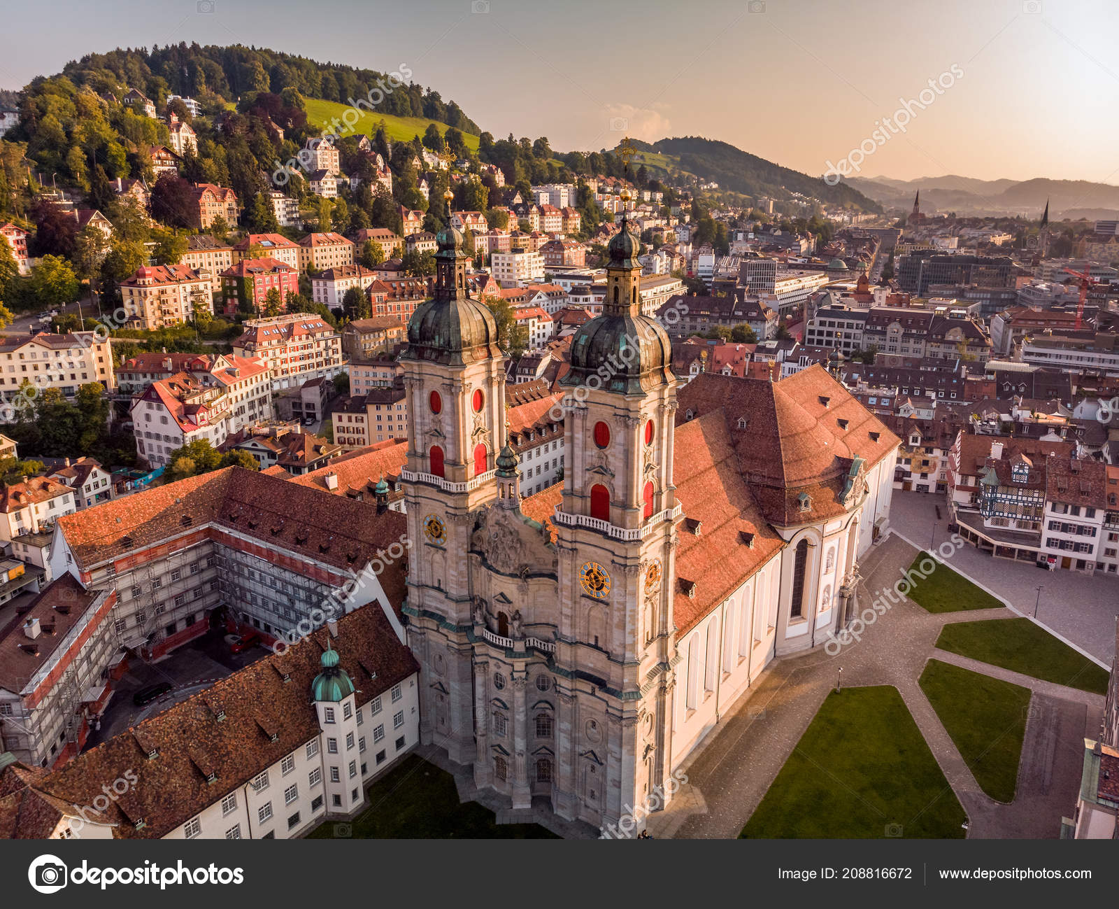 スイスのザンクト ガレン修道院大聖堂 セント ガレン景観スカイラインの美しい空撮 ストック写真 C Ruslankal