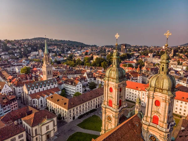 St. Gallen Cityscape manzarası, İsviçre Saint safra Abbey katedral güzel havadan görünümü
